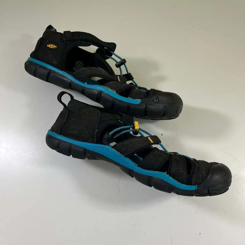 Keen Big Kids' Seacamp II CNX Black/Brilliant Blue Water Sandals